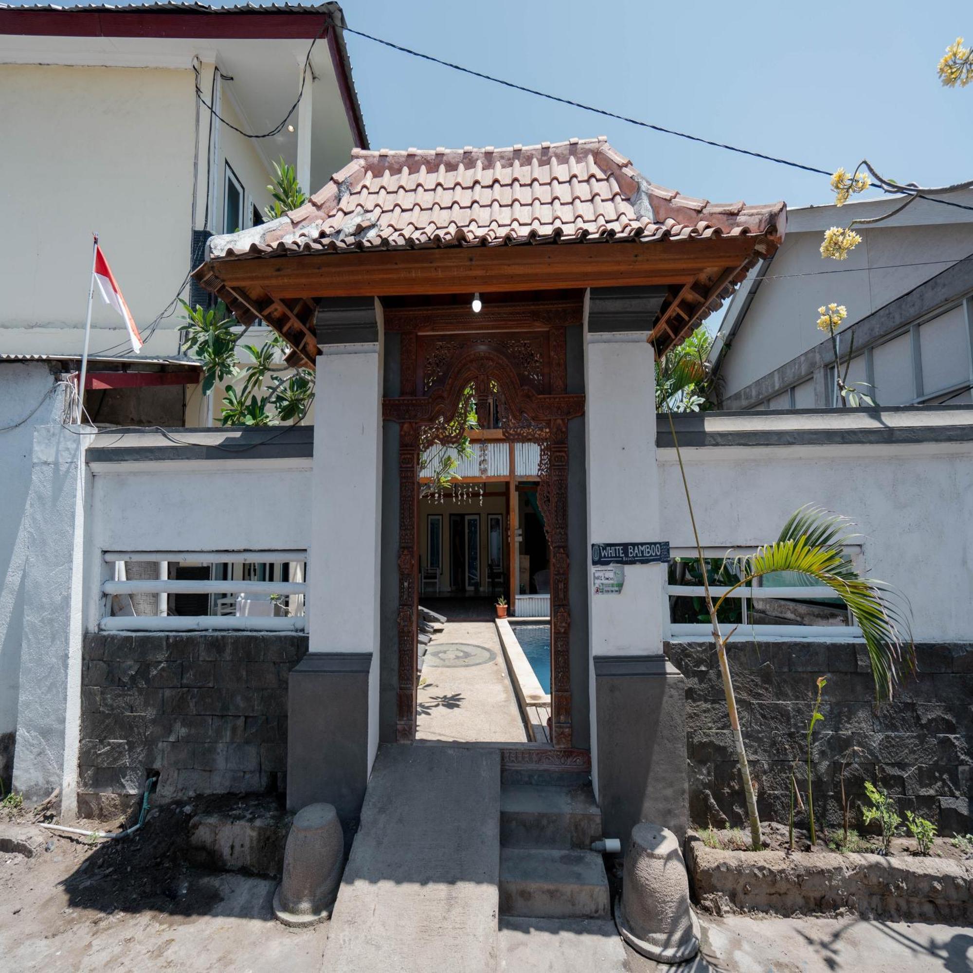 Gili White Bamboo Resort Gili Trawangan Exterior photo